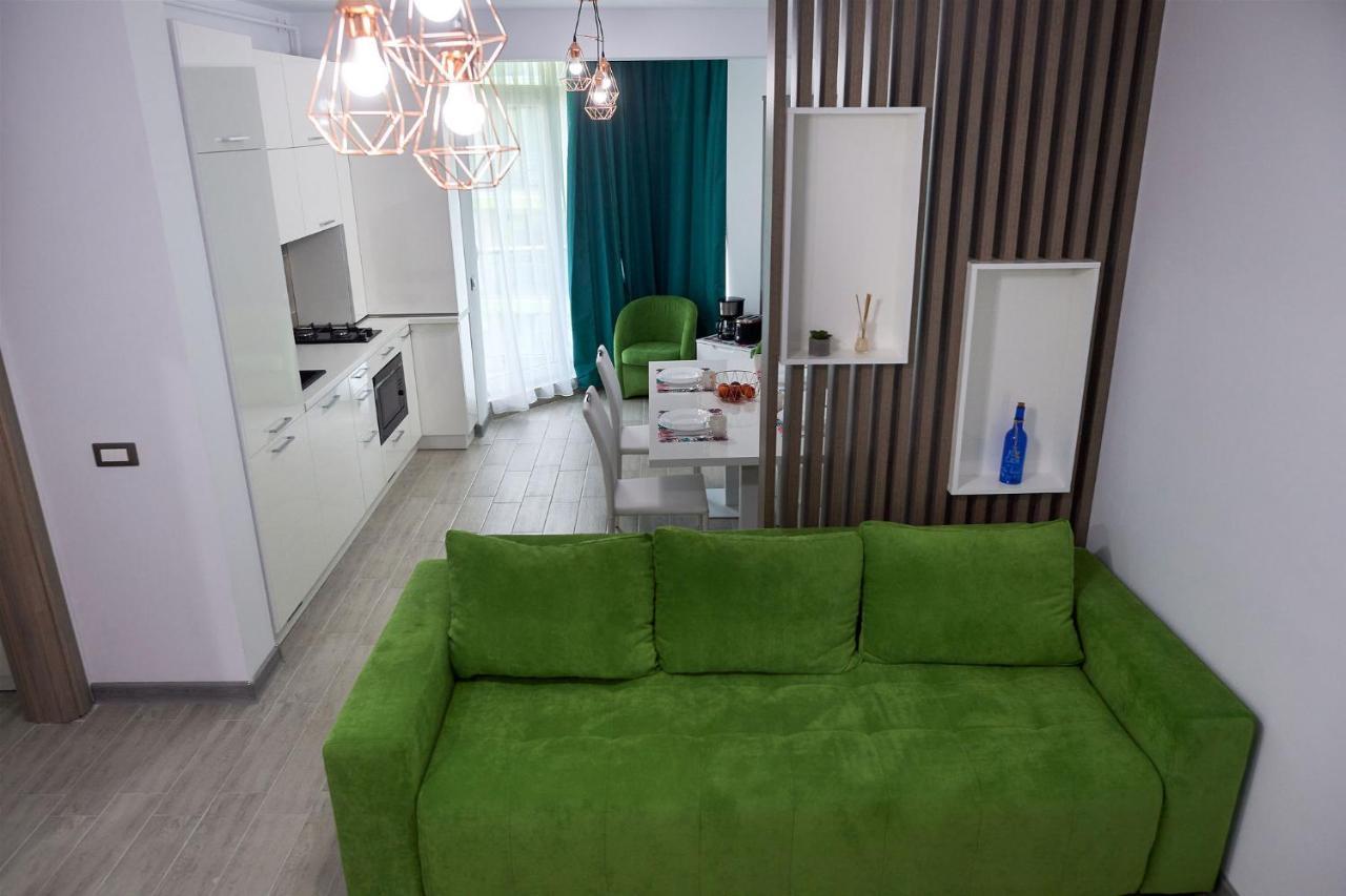 Vibe Apartment- Spa N Pools Beach Resort Navodari Exterior photo