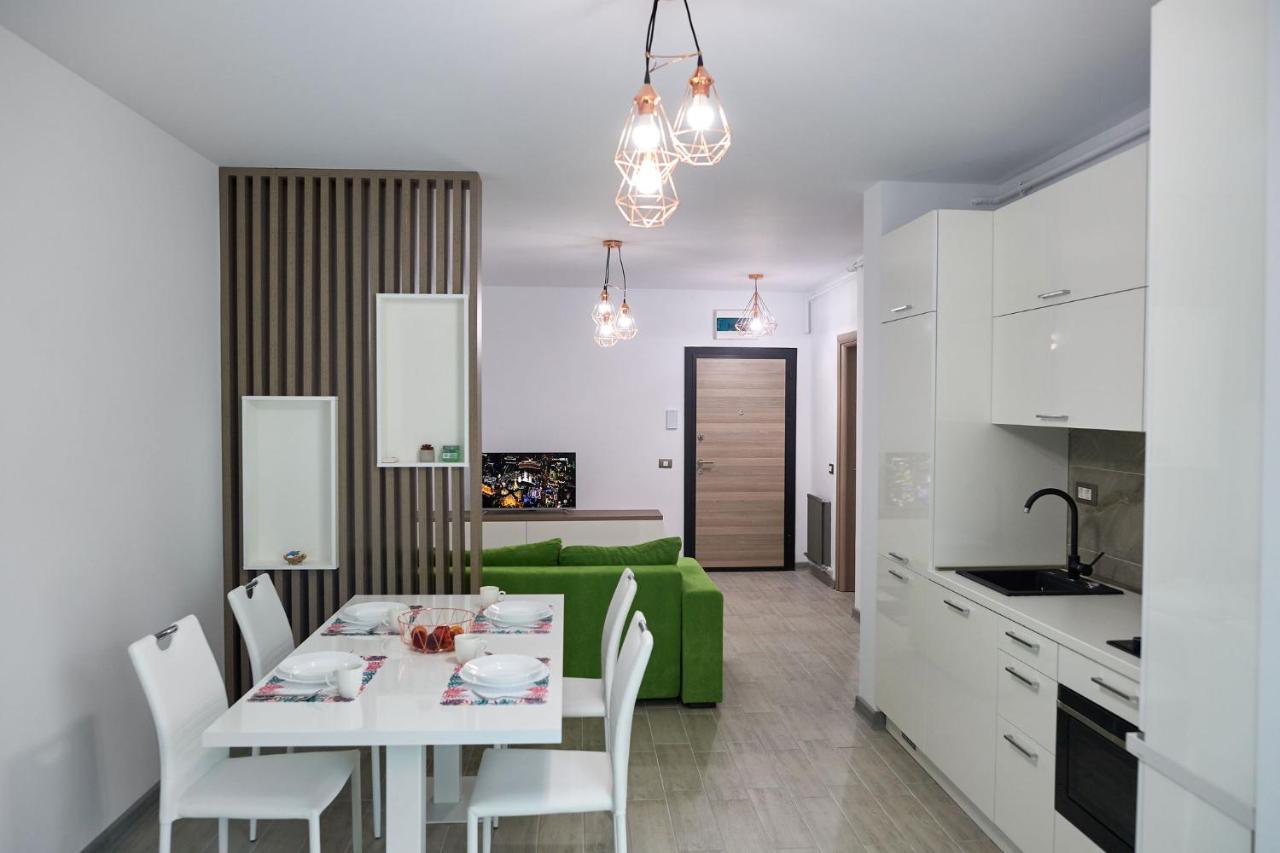 Vibe Apartment- Spa N Pools Beach Resort Navodari Exterior photo