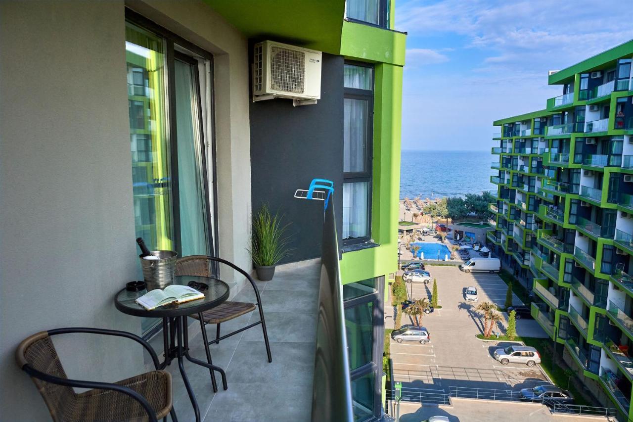 Vibe Apartment- Spa N Pools Beach Resort Navodari Exterior photo
