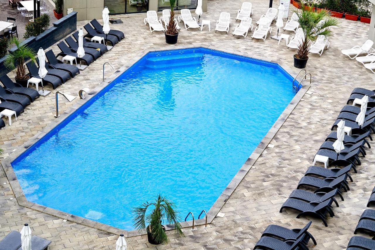 Vibe Apartment- Spa N Pools Beach Resort Navodari Exterior photo