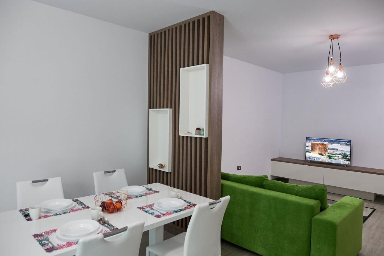 Vibe Apartment- Spa N Pools Beach Resort Navodari Exterior photo