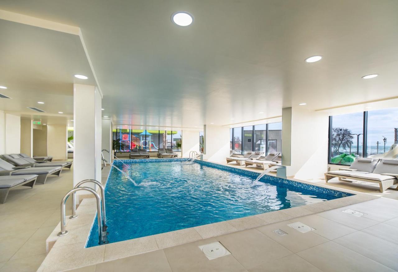 Vibe Apartment- Spa N Pools Beach Resort Navodari Exterior photo