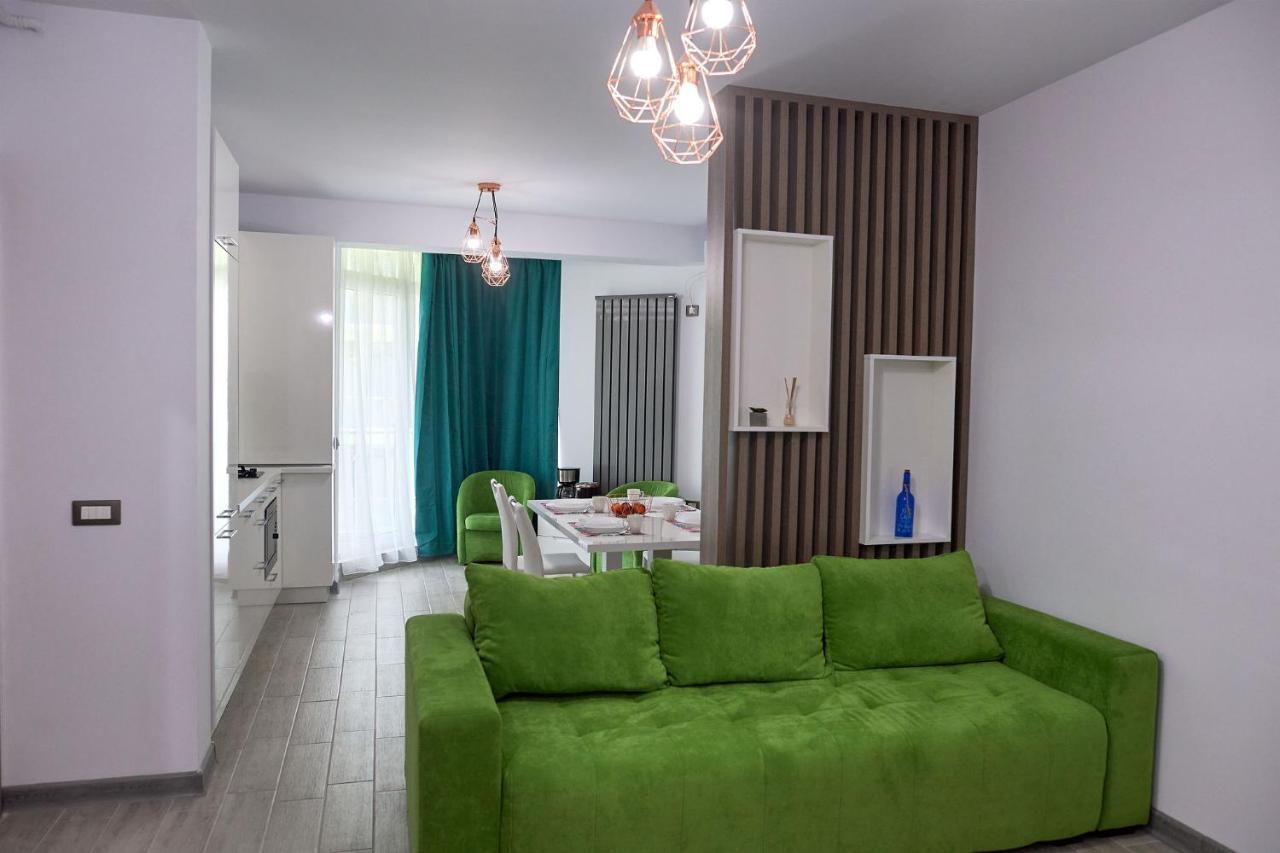 Vibe Apartment- Spa N Pools Beach Resort Navodari Exterior photo
